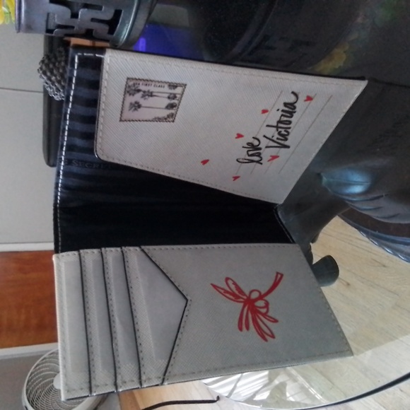 Victoria Secret passport cover - Picture 2 of 3